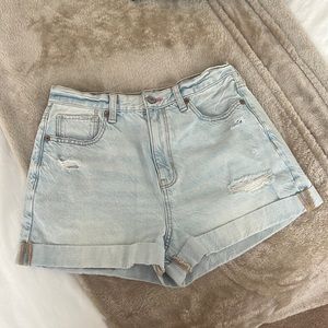 American Eagle denim shorts light wash mom short